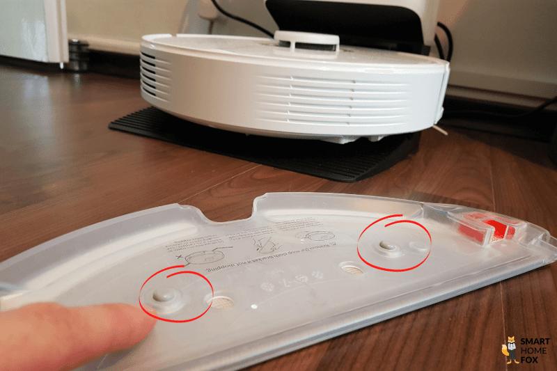 Die Sprungfedern, welche einen zusätzlichen Druck auf den Wischmopp ausüben, sind in der Nahaufnahme zu sehen